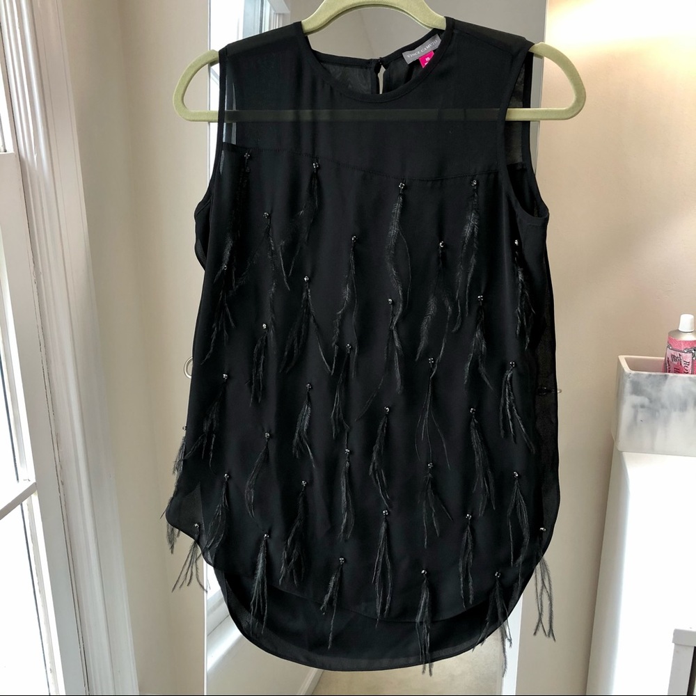 🤩 Sz XS Vince Camuto Sleeveless top with bead and feathers accent in black